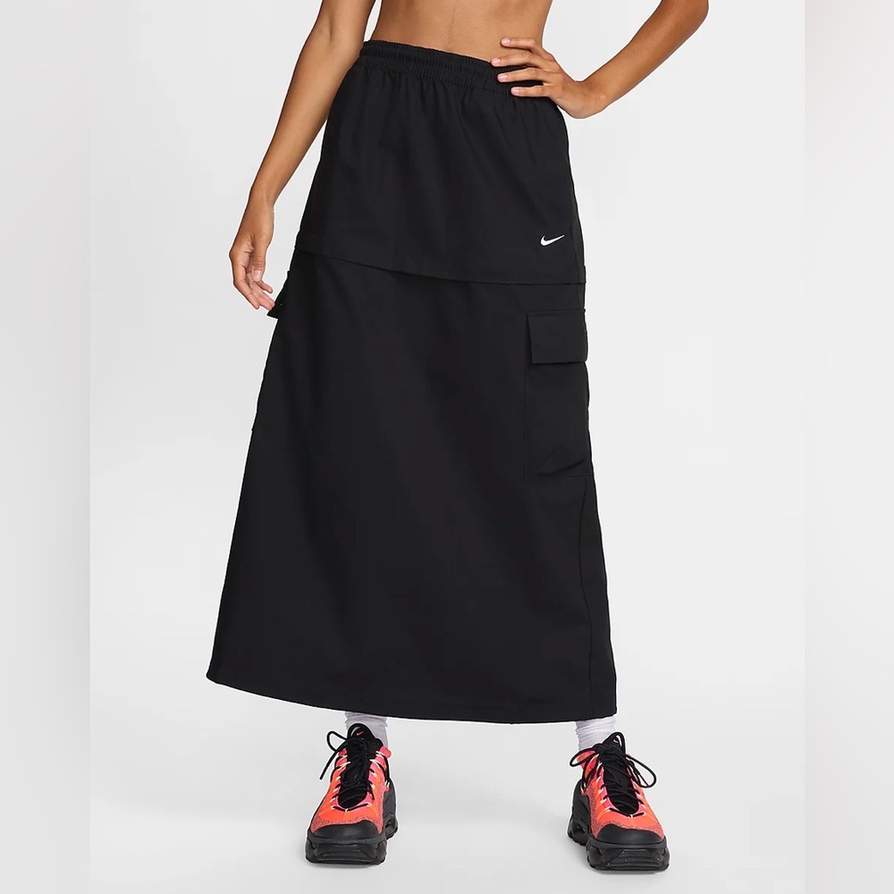 Nike Sportswear Essential Women’s Mid-Rise Woven Cargo Midi Skirt